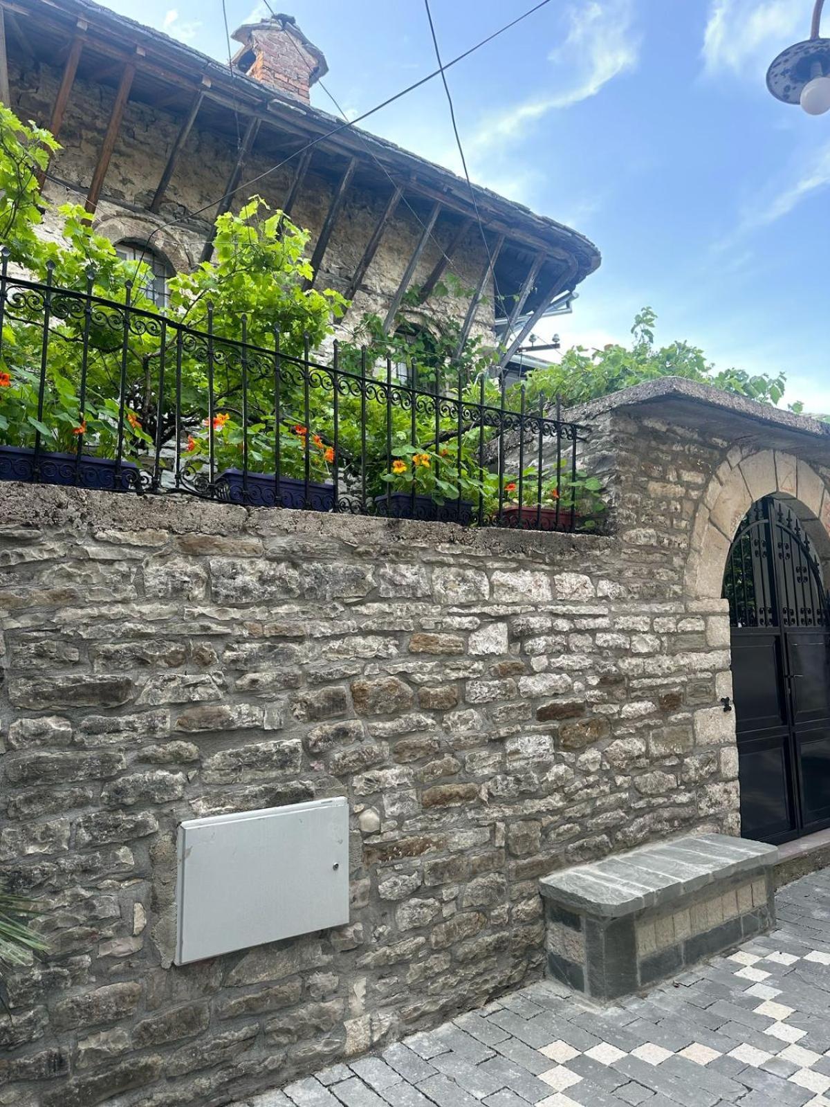 Traditional House Shapllo Gjirokastër Eksteriør bilde